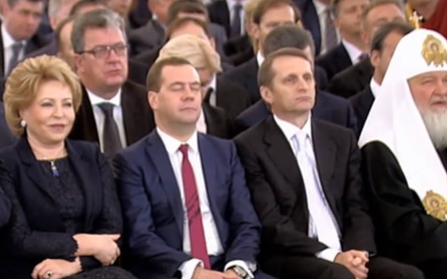 Дмитро Медведєв неодноразово боровся зі сном на офіційних заходах (Фото: Скріншот/RT)