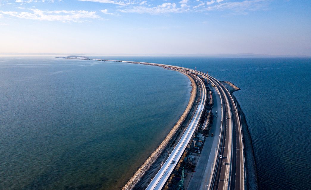Зведення мосту між Росією та Кримом відбулось без дозволу України (Фото: Фото: most.life)