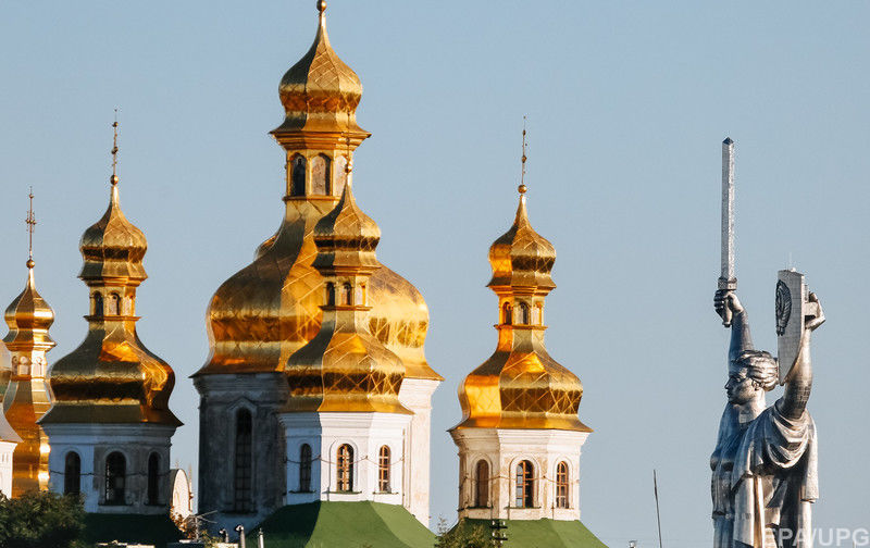 Києво-Печерська лавра - одне з головних місць паломництва і туризму в Києві