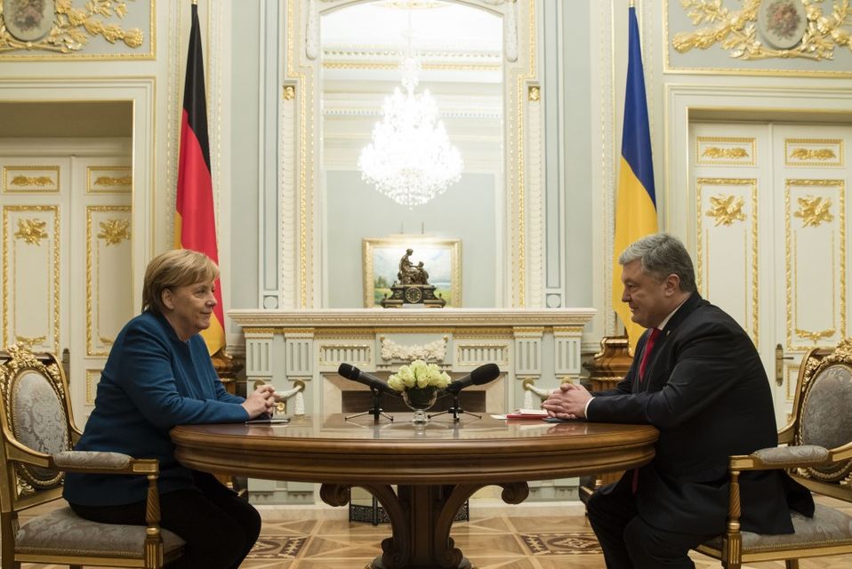 Зустріч Меркель та Порошенка відбувалася у форматі віч-на віч (Фото: Фото: president.gov.ua)