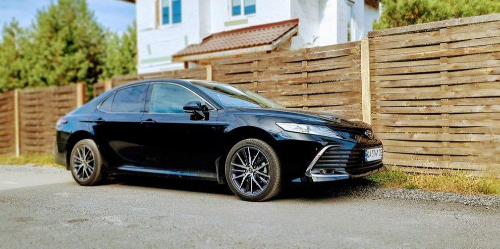 Пробуємо оновлену Toyota Camry. Знято на Samsung Galaxy S21 Ultra (Фото: НВ)