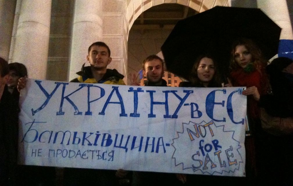 Первые участники Евромайдана (Фото: Anna Zakletska via Facebook)