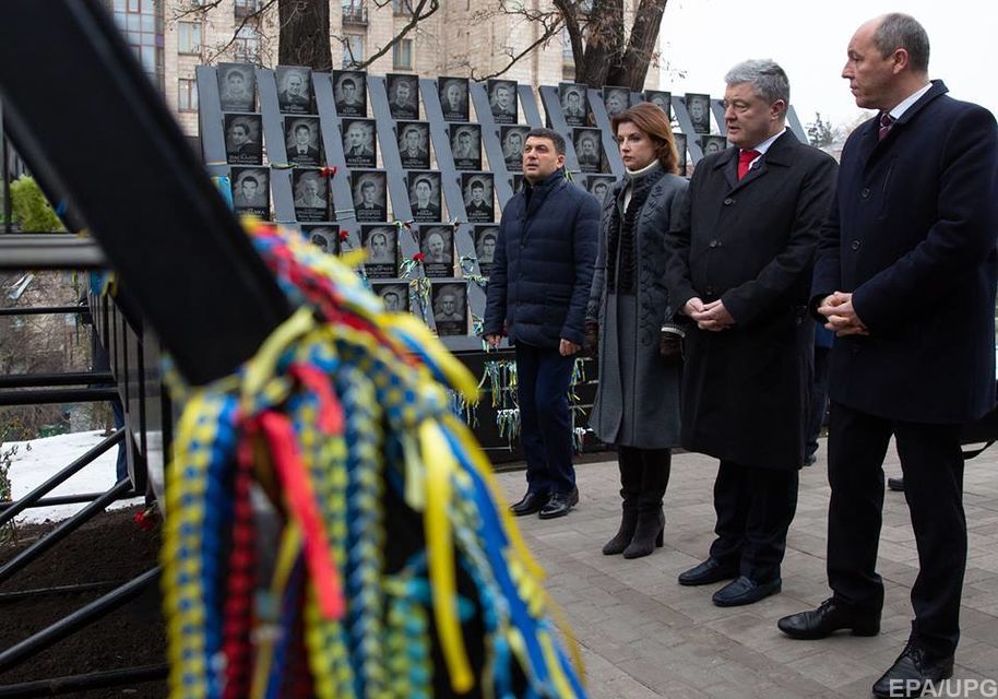 Первые лица государства почтили память Героев Небесной Сотни  (Фото: petroporoshenko / facebook)