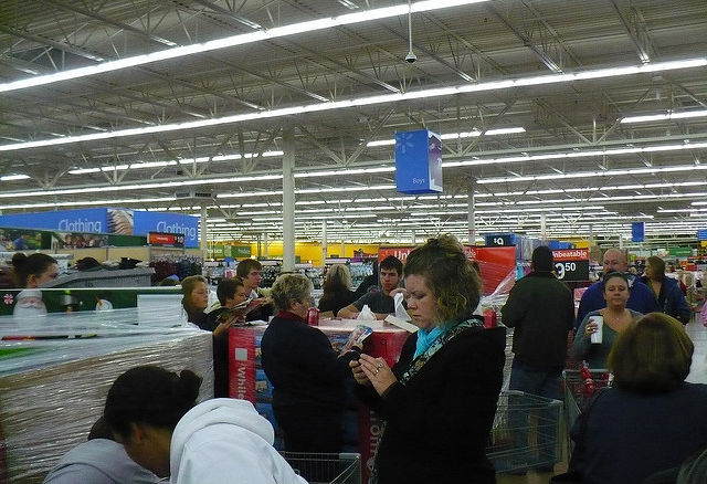 У 2012 році Walmart оголосив, що відкриває магазини о 20 вечора у День подяки (Фото: Laurie / pixabay)