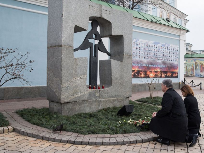  В Україні шанують пам'ять жертв Голодомору  (Фото:  Фото: Прес-служба АП)