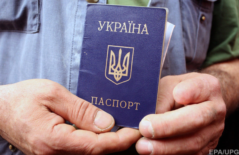 Кримчани не поспішають прощатися з паспортами громадян України