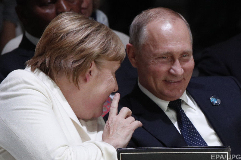Меркель и Путин провели телефонные переговоры