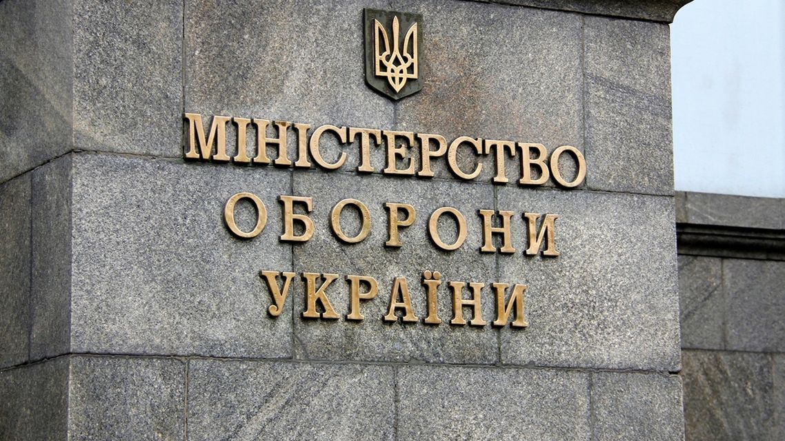 В Минобороны заявили, что нужно вызывать полицию, если человек в форме просит отдать свое имущество (Фото: Фото: пресс-служба Минобороны Украины)