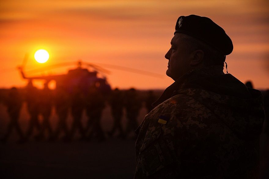 Президент Петро Порошенко врешті-решт запропонував ввести воєнний стан на 30 днів (Фото: Фото Михайло Палінчак / прес-служба АП)