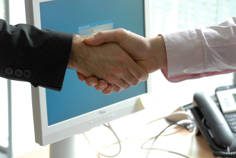 Оформляюючи співробітників як ФОПів, роботодавці нерідко порушують трудове законодавство (Фото: Фото Pixabay)