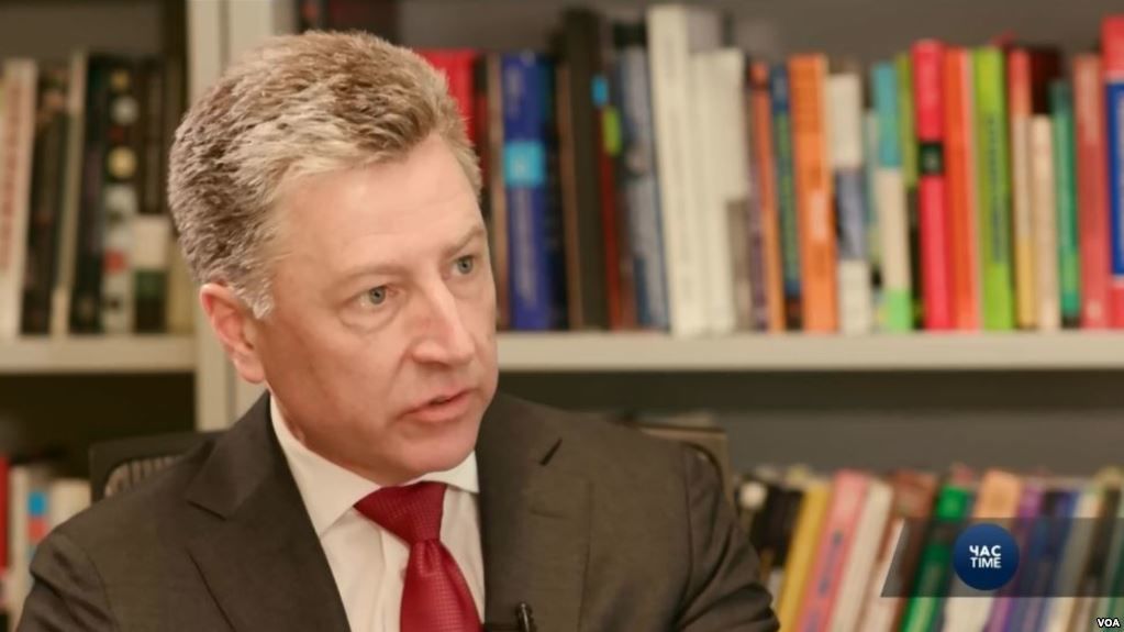  Волкер считает, что Россия пытается повлиять на выборы в Украине  (Фото:  Скриншот видео Голос Америки)