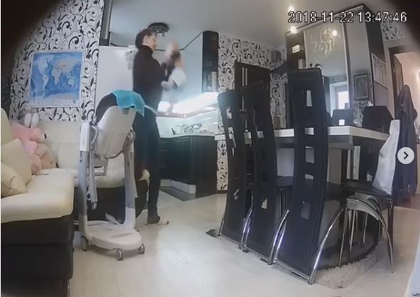 Няня кричала на немовля та смикала його (Фото: Кадр видео miroslava_chraplevska via Instagram)