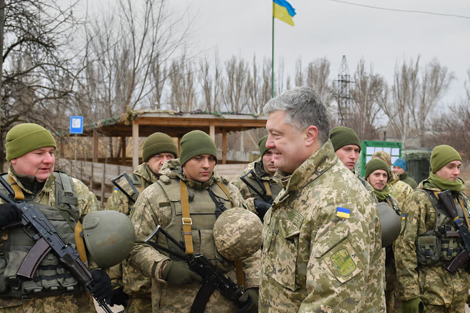 Порошенко: военное положение отменяется, хотя вероятность российской агрессии еще есть (Фото: Фото: Святослав Цеголко via Facebook)