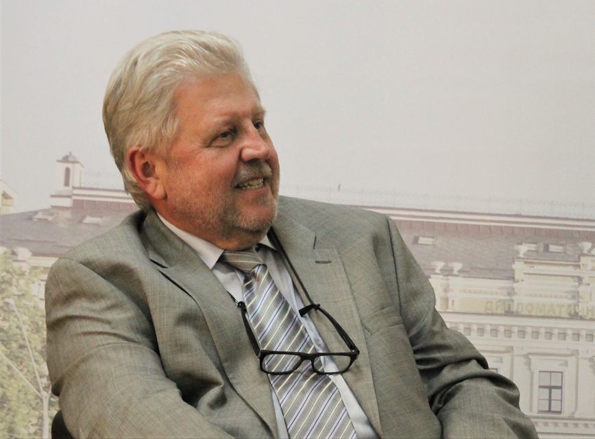 Экс-посол Украины в Великобритании Владимир Хандогий (Фото: Дипломатична академія України імені Геннадія Удовенка при МЗС via Facebook)