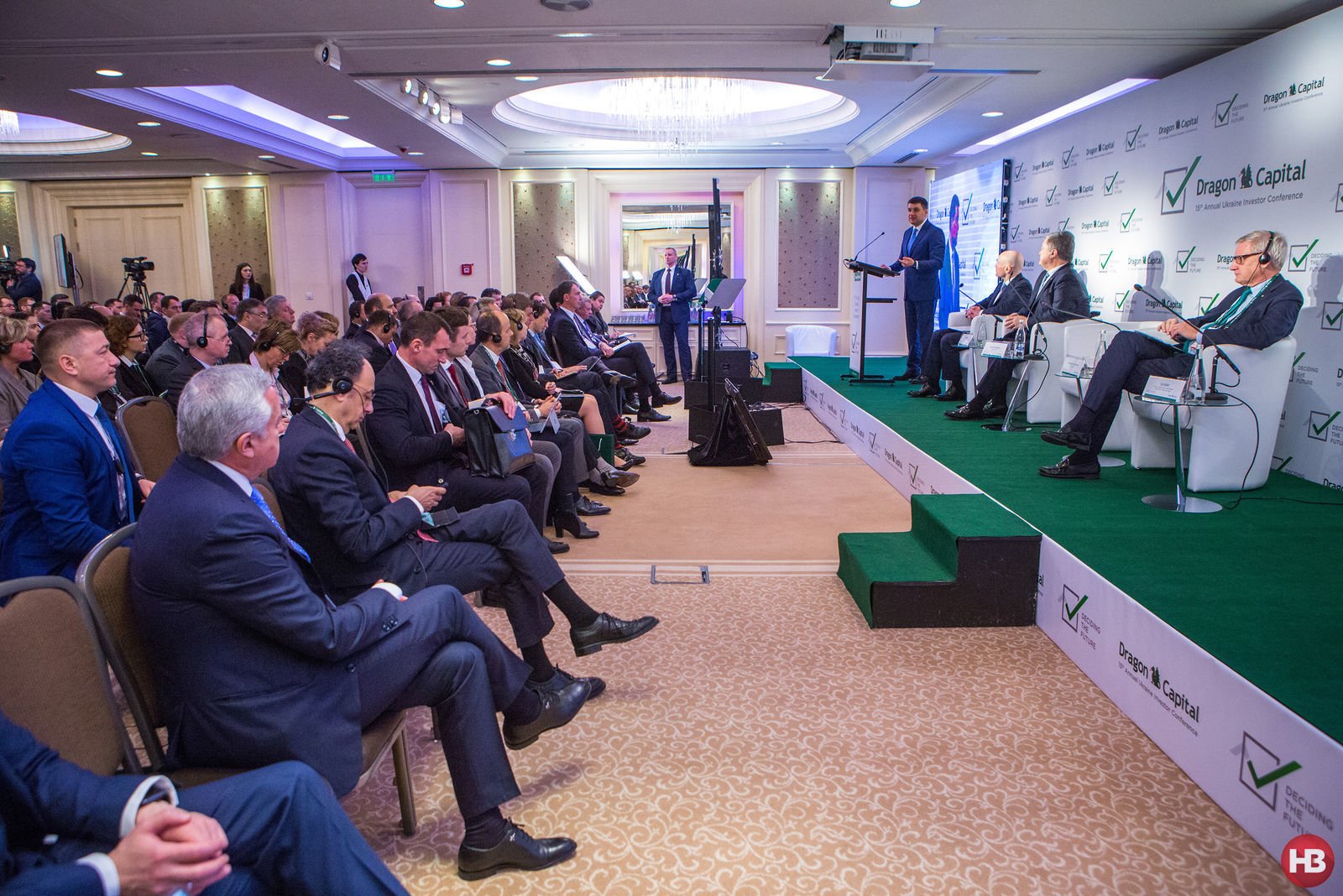 Вибори охолоджують фінанси  - фото