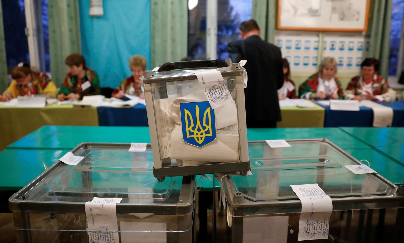 Вы за Порошенко или за Зеленского? - фото