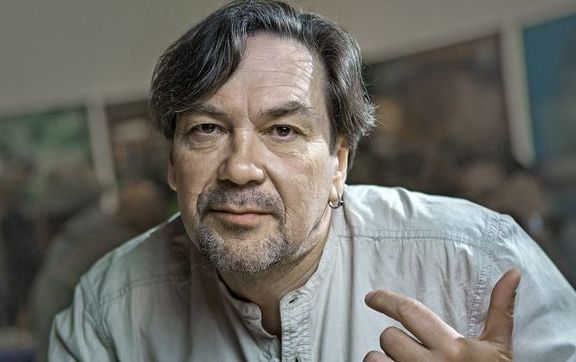 Юрій Андрухович: Недодекомунізована Україна серцю наших очільників чимось миліша. Мости недоспалено, шляхи до відступу дозбережено