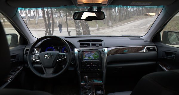 Парк отдыха: автомобиль Toyota Camry - фото
