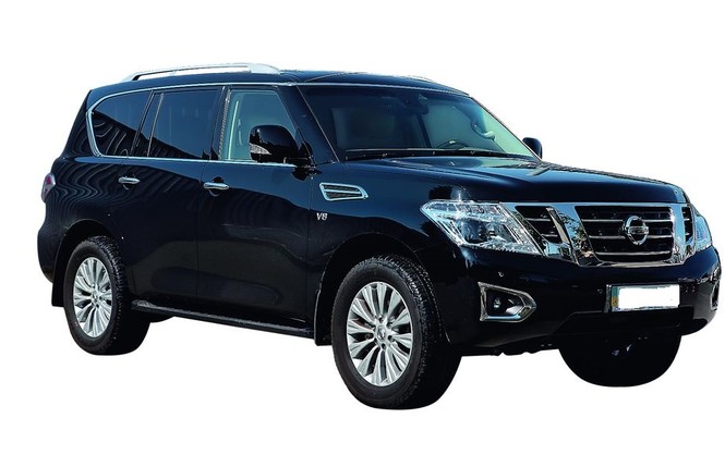 Nissan Patrol - более пяти метров в длину. Почти два - в ширину. И столько же - в высоту