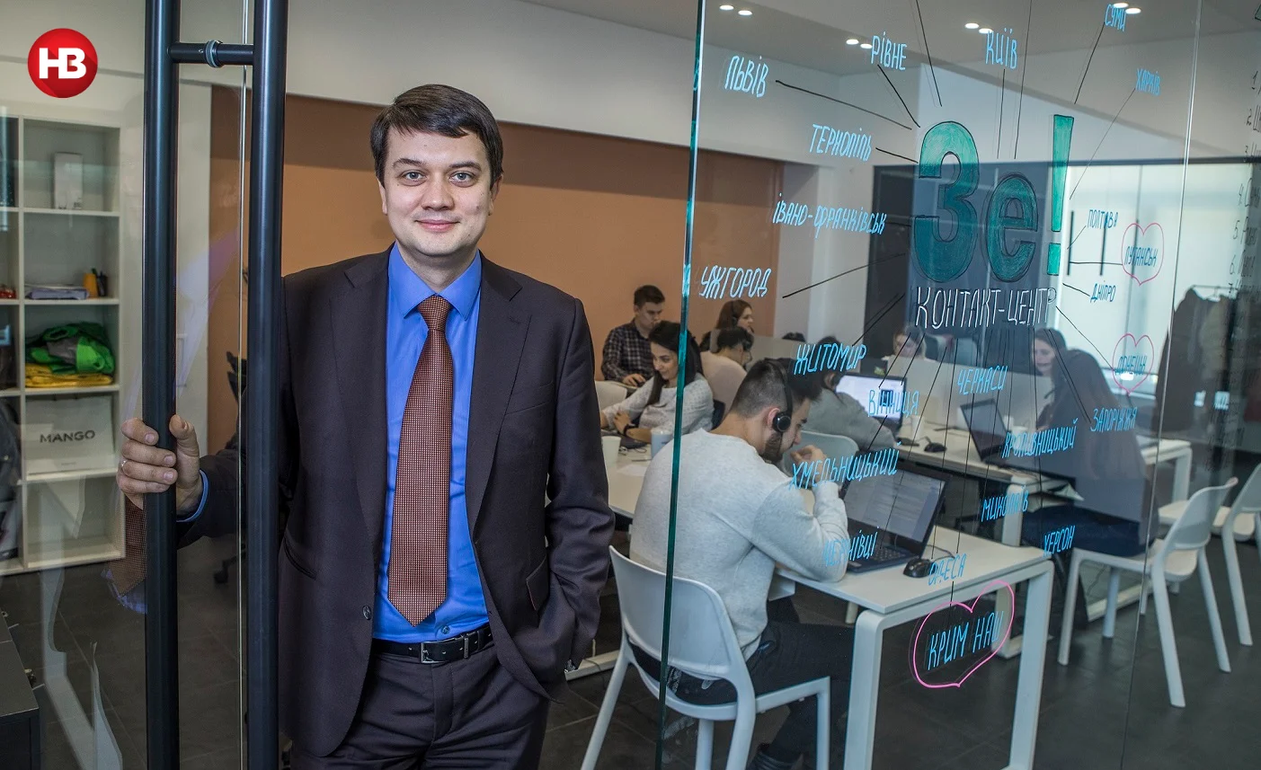 Дмитро Разумков, політичний консультант Зеленського, в штабі кандидата (Фото: Олександр Медведєв / НВ)