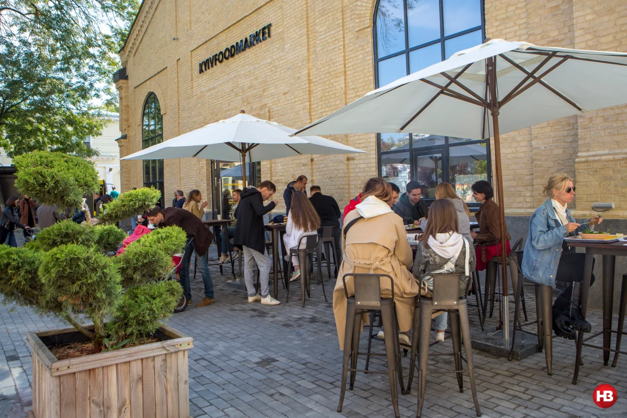 Будівля не має строкатих вивісок або зовнішньої реклами - так зберегли її автентичний вигляд (Фото: Наталя Кравчук)