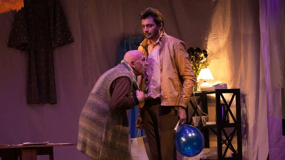 Кадр из спектакля Приятная неожиданность (Фото: @ Facebook / Театр Актер)