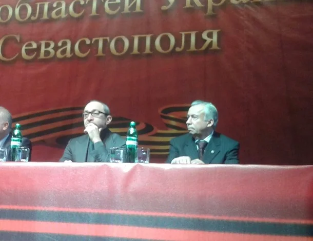 Кернес в президії сепаратистського з'їзду, 22 лютого 2014 року (Фото: Медиапорт)