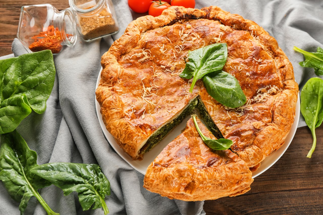 Пирог с зеленью и яйцом, в грузинском стиле