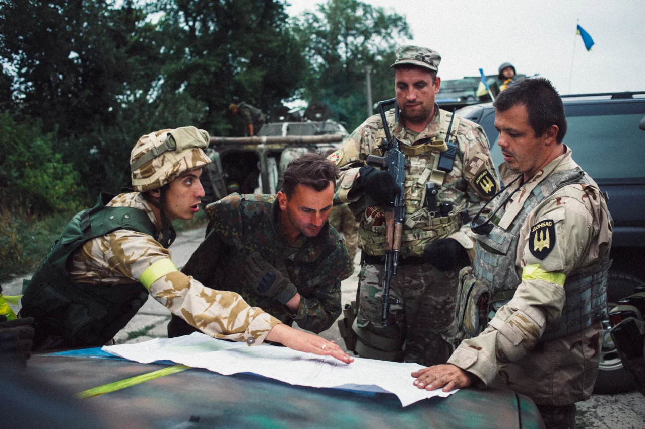 Бійці батальйону Донбас в дні основних боїв за Іловайськ, 18 серпня 2014. Крайній праворуч - Семен Семенченко (Фото: Максим Дондюк)