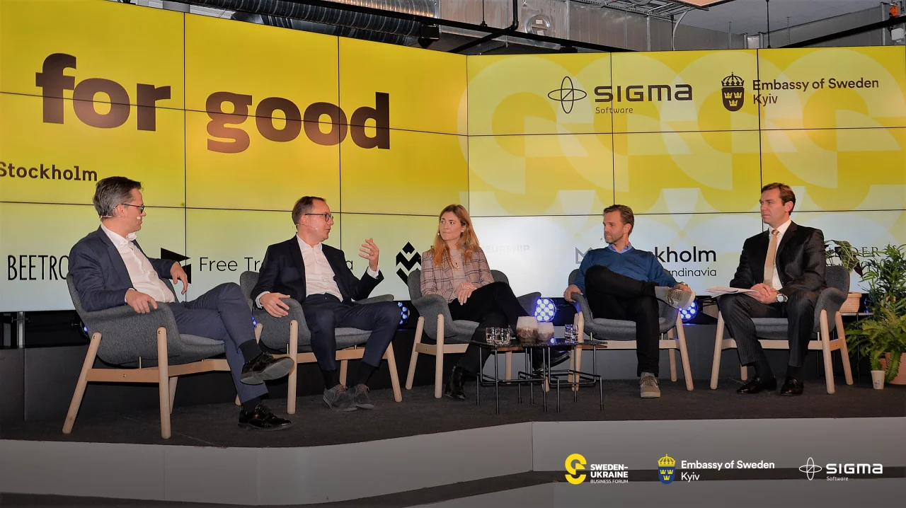 Бізнесу потрібно розпочати з себе, вважає Себастіан Толстой, президент компанії Ericsson у Східній Європі та Центральній Азії (другий ліворуч) (Фото: Sigma Software Group)