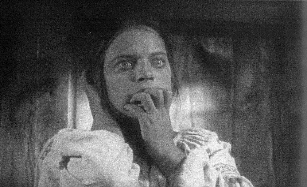 Актриса Олена Максимова в ролі Наталки, яка щойно взнала про загибель Василя (Фото: DR)