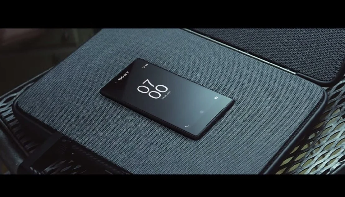 Sony все таки удалось протолкнуть в новую серию "бондианы" свой смартфон