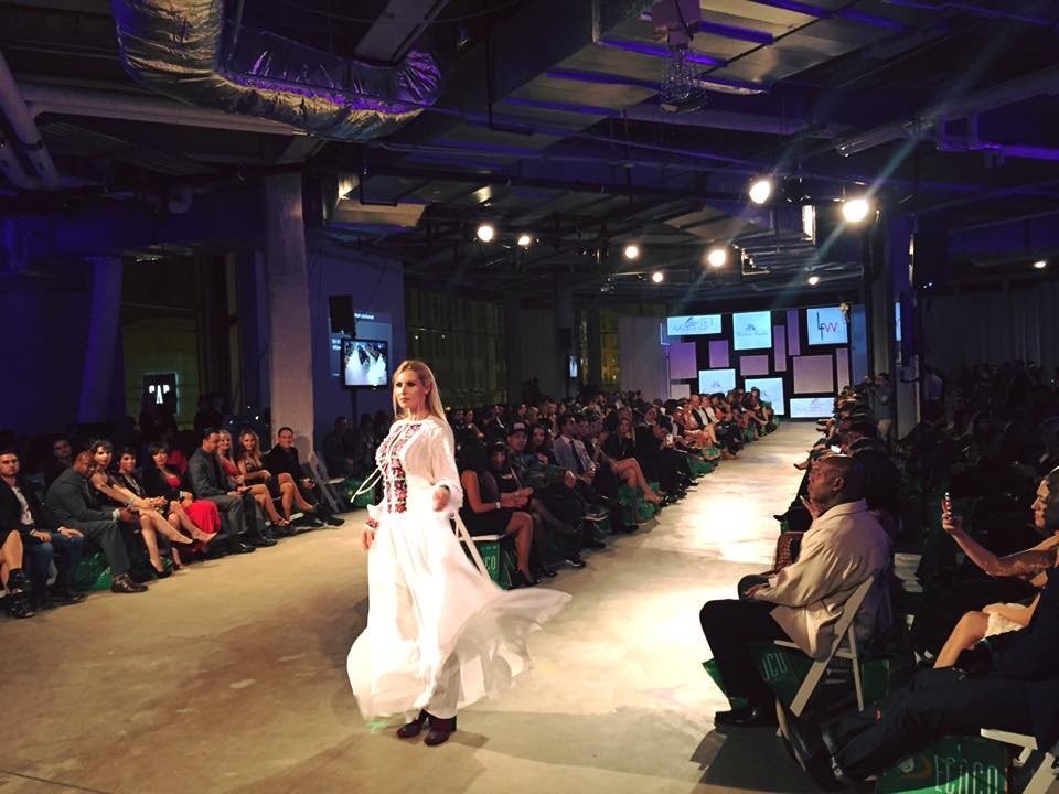 Жупаны и кожухи в США: украинский дизайнер показала этническую ...