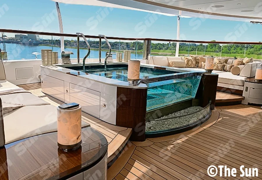 Яхта Путина (Фото: The Sun)