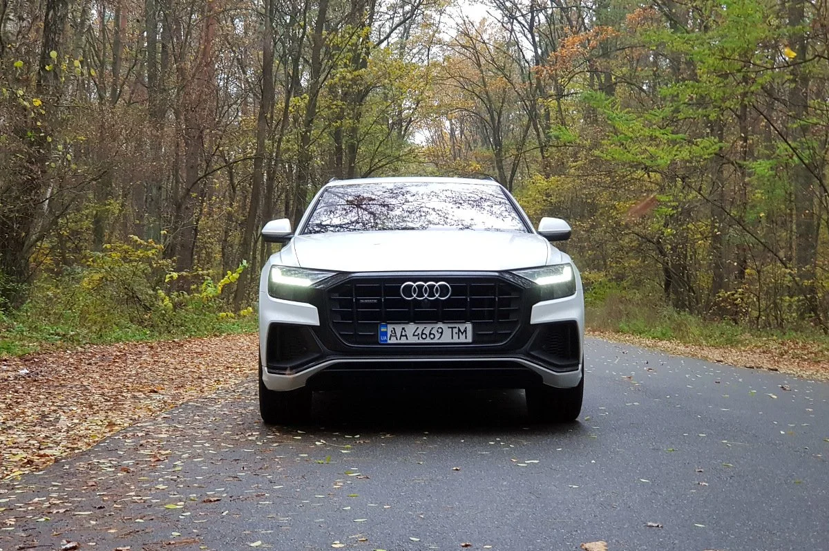 Тест-драйв Audi Q8