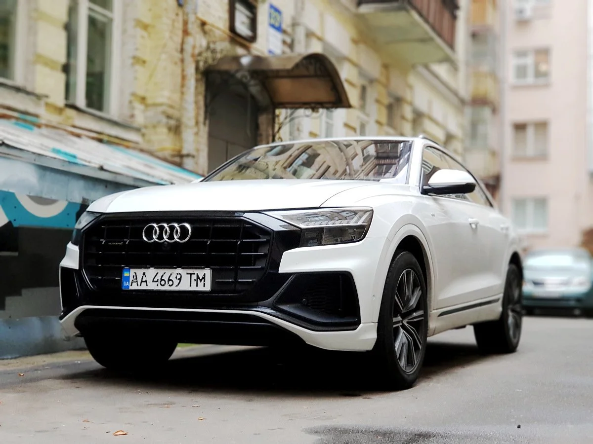 Тест-драйв Audi Q8