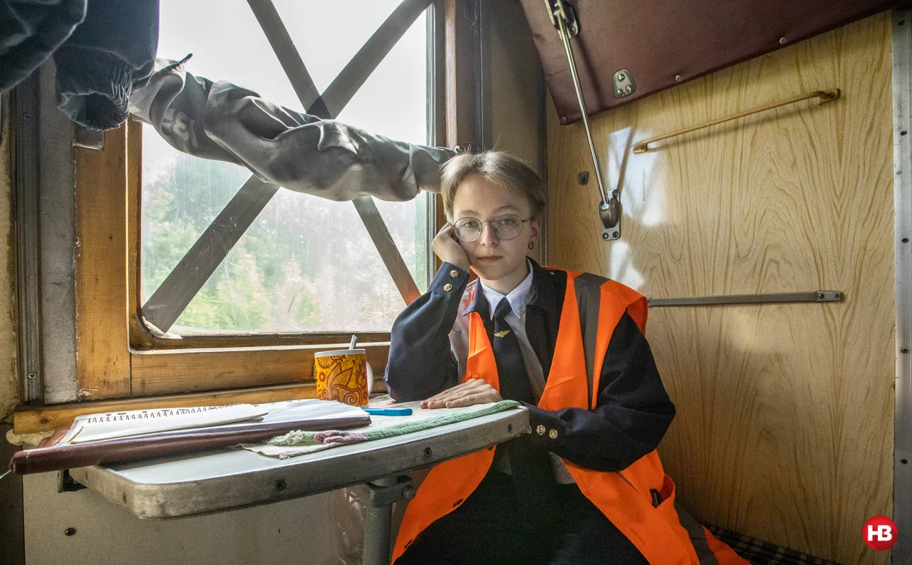 Родина 19-річної провідниці Наталі залишається жити у Покровську. Дівчина дуже хвилюється за рідних (Фото: Олександр Медведєв / НВ)