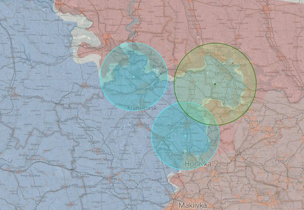 Радіус ураження американських гаубиць М777 (сині кола) та Французьких Цезарів (зелене коло) для порівняння (Фото: noclador/twitter)