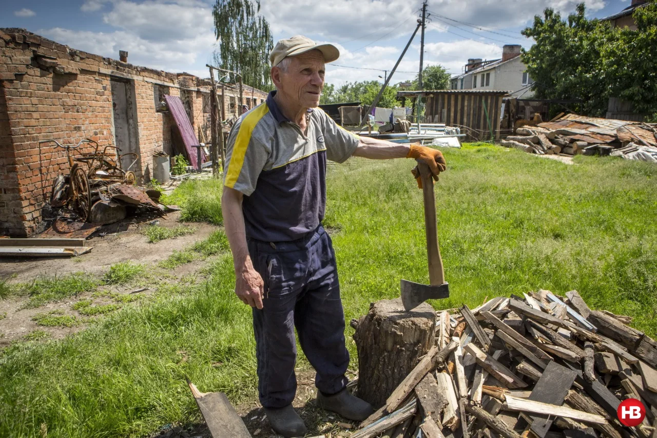71-летнего Петра Хлыстуна солдаты РФ удерживали в подвале вместе с почти 400 жителями села Ягодное (Фото: Наталья Кравчук / НВ)