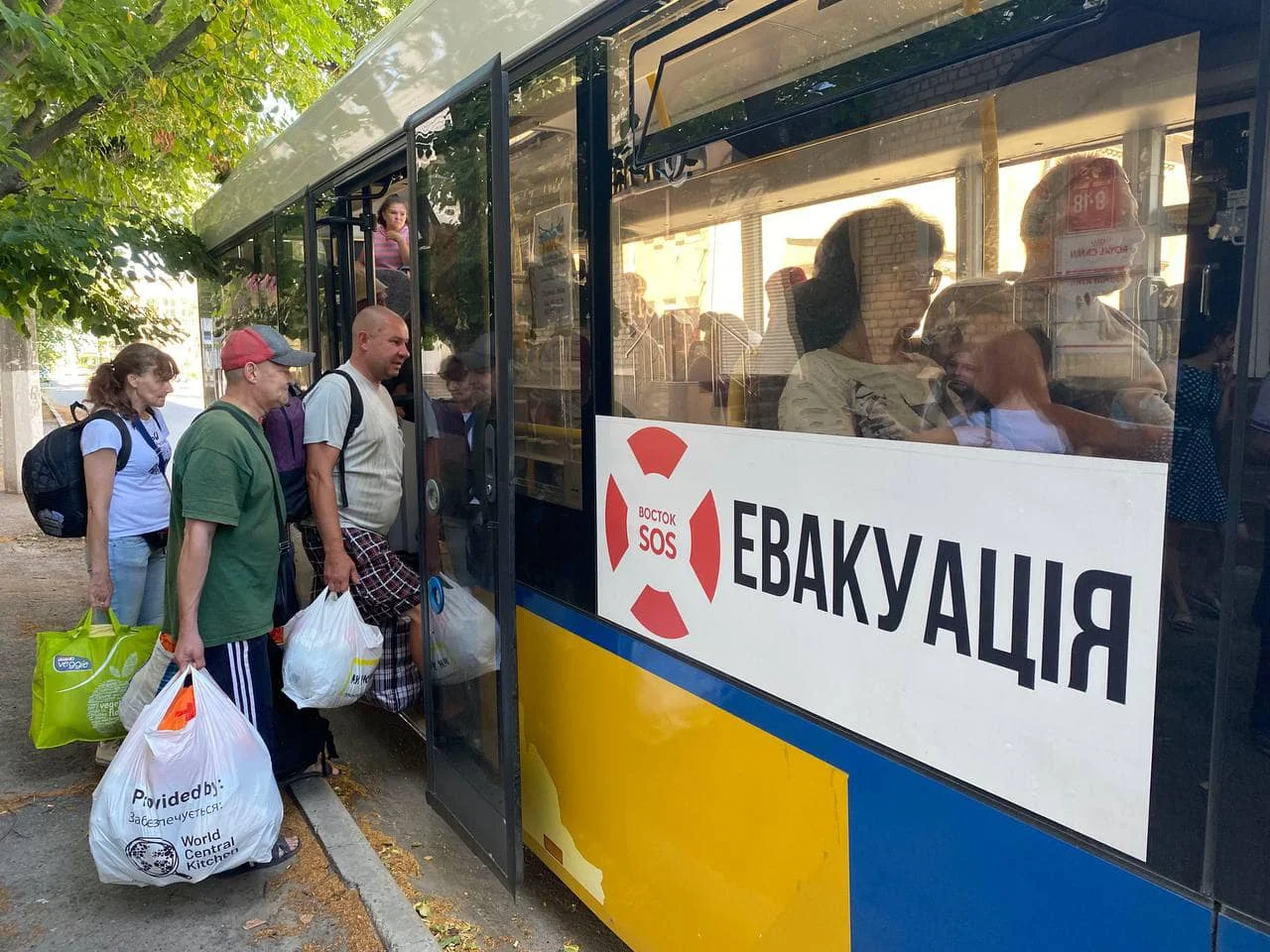 Вадим Лях призывает эвакуироваться из города. На сегодняшний день выехало уже 3/4 жителей города (Фото: ДОВА)