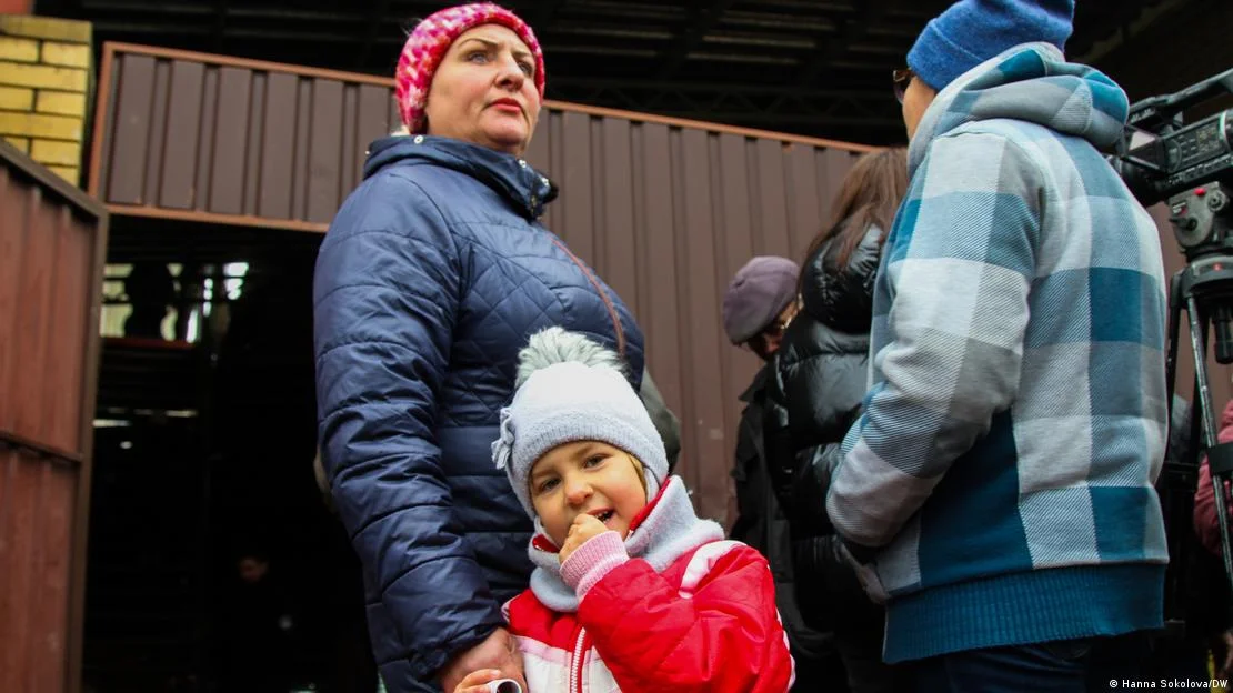 Юлія Татаринова разом зі своєю чотирирічною донькою (Фото: Ганна Соколова / DW)
