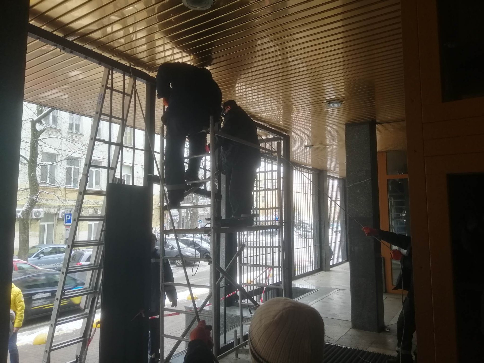 В Укрнафте начался демонтаж решеток Коломойского — Новости Украины / NV