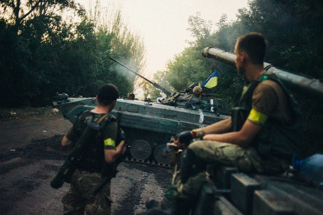 Украинские военные на окраинах Иловайска (Фото: Максим Дондюк)