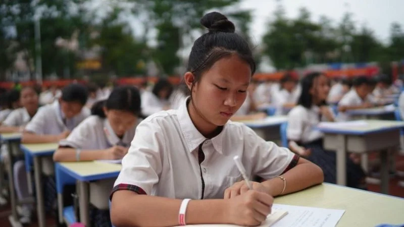 За останні 20 років частка школярів, які вступають до університетів, зросла в рази, проте економіка, що гальмує, не встигає створювати робочі місця для людей з вищою освітою. Результат — рекордне безробіття серед молоді (Фото: Getty Images)