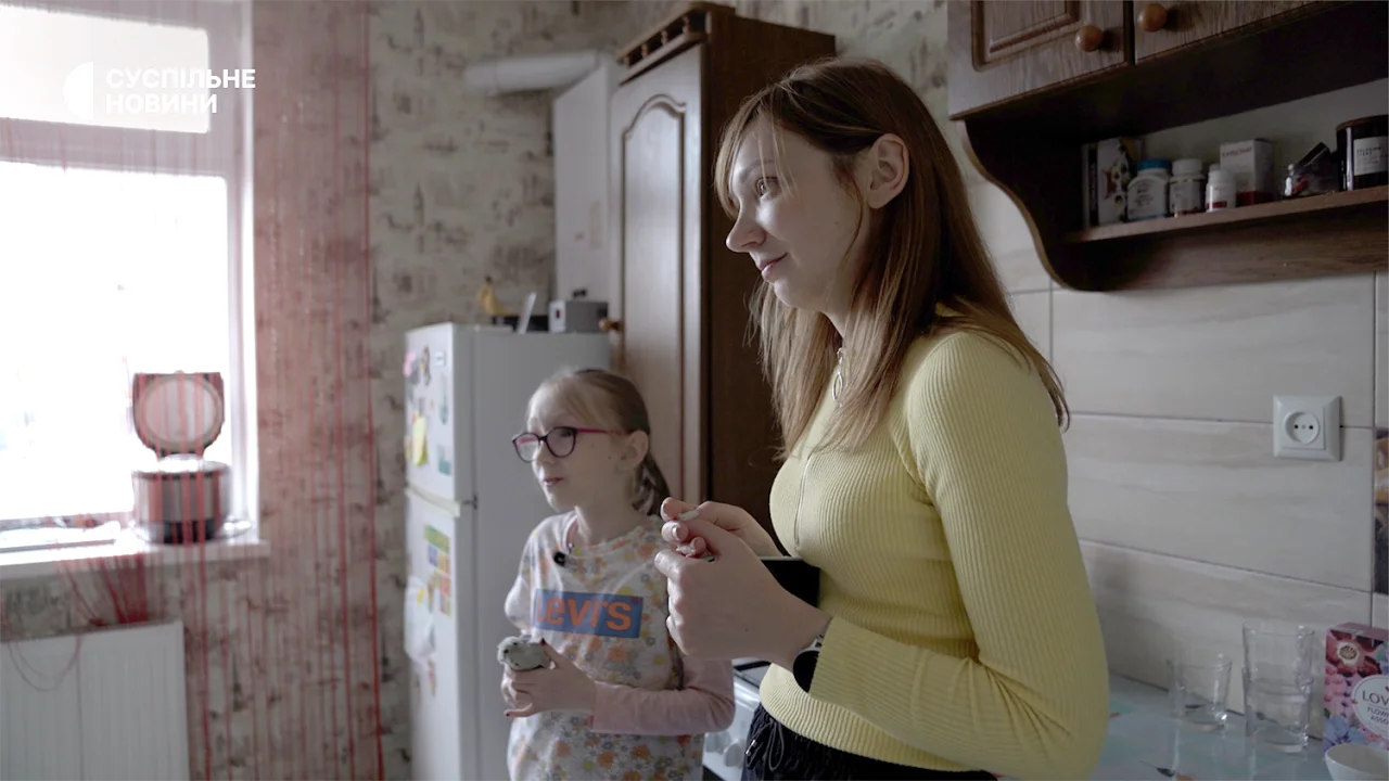 Ирина и Настя Карась. Кадр из фильма (Фото: Суспільне)