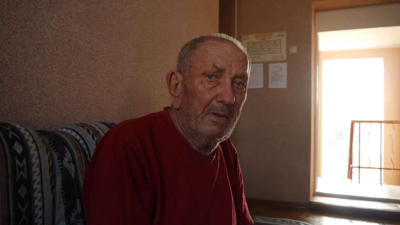 Виталий, 75-летний житель шелтера из Купянска Харьковской области (Фото: Алина Элевтерова)