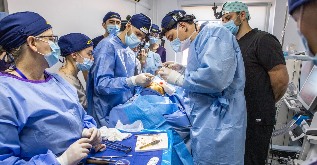 Канадские, американские и украинские хирурги провели с 17 по 20 октября 30 реконструктивных операций в Ивано-Франковске. (Фото: Александр Медведев)