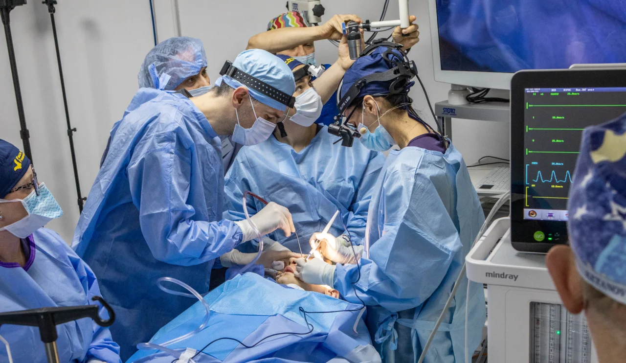 За четыре дня канадские, американские и украинские хирурги провели 30 реконструктивных операций (Фото: Александр Медведев)