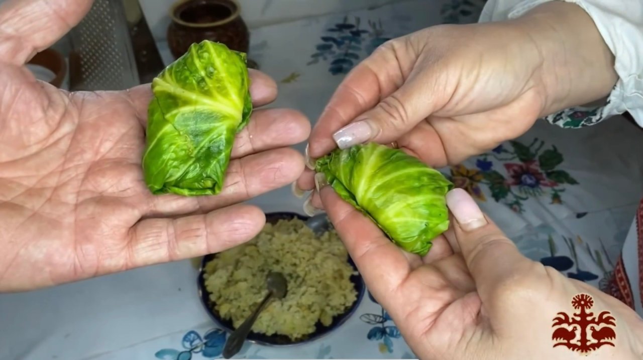 Процес приготування Вінницьких голубців (Фото: Вінницька ОДА)