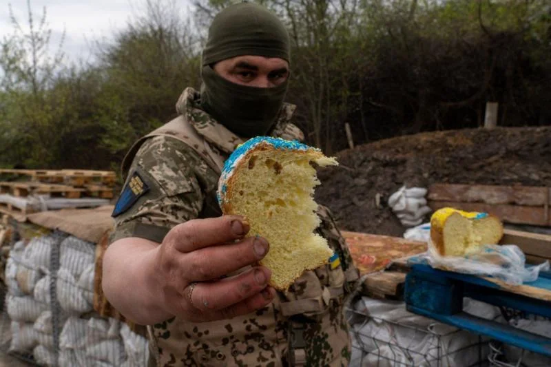 Великодня паска — її доставляють навіть на фронт (Фото: УНІАН)